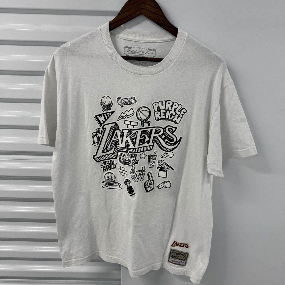 Mitchell & Ness Lakers Tee Shirt Men L White Purple Reign NBA Graphic